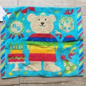 JP578-日本製彩虹熊立體刺繡藍底方巾34x38